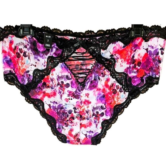 TORRID Retro Chic Plus Size Bralette with Skulls & roses & matching panties Set. - Picture 4 of 13